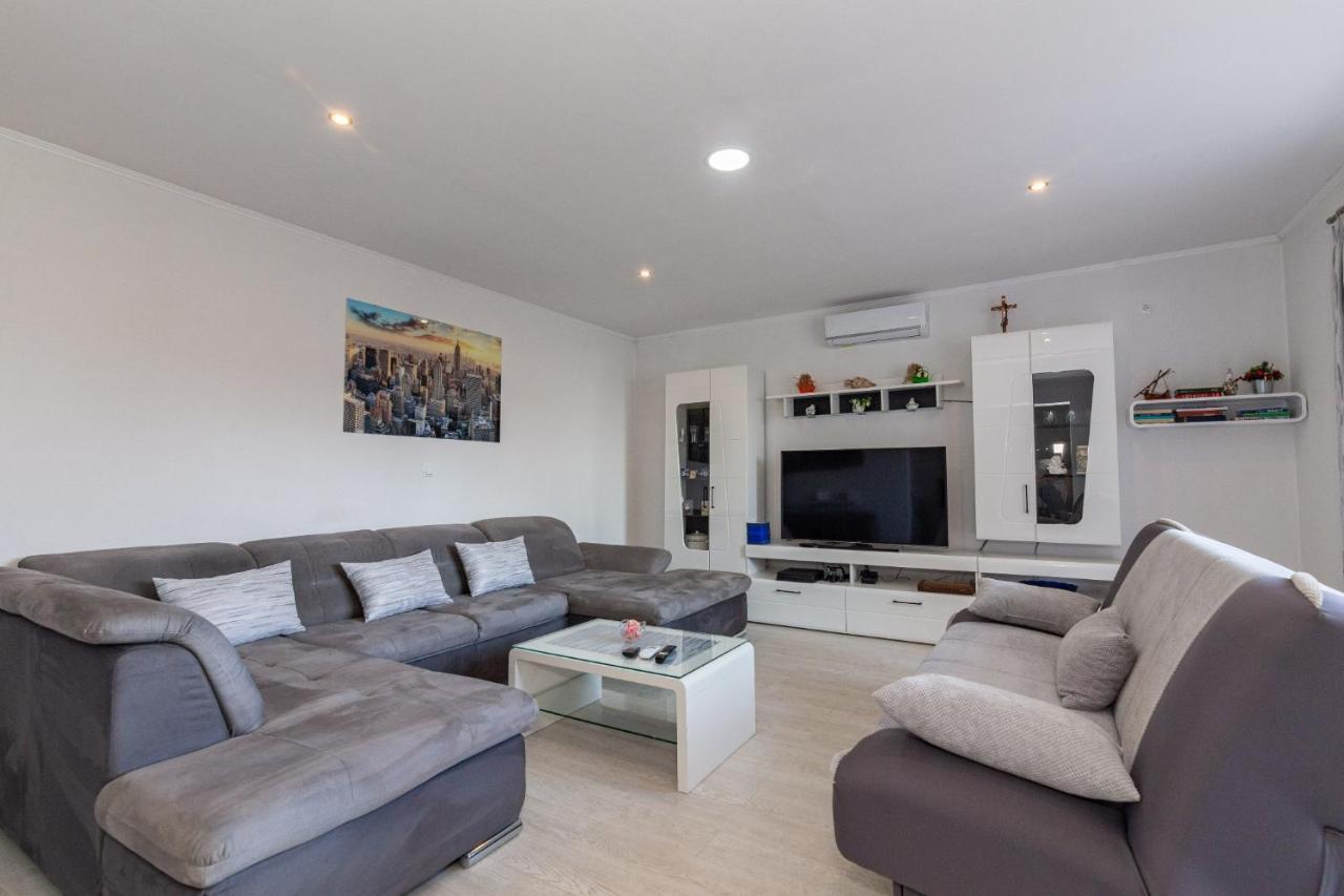 Navis Sea View Apartment With Pool Makarska Ngoại thất bức ảnh
