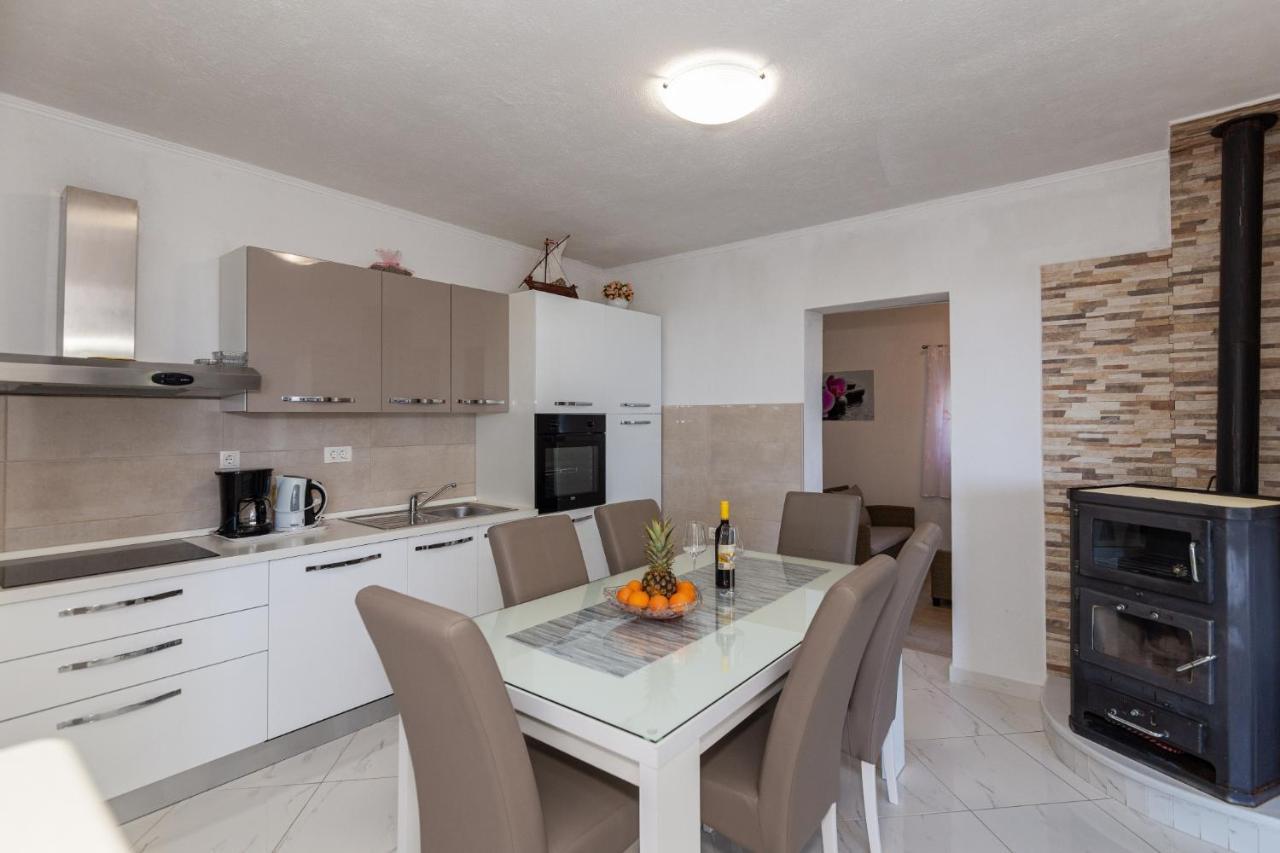 Navis Sea View Apartment With Pool Makarska Ngoại thất bức ảnh