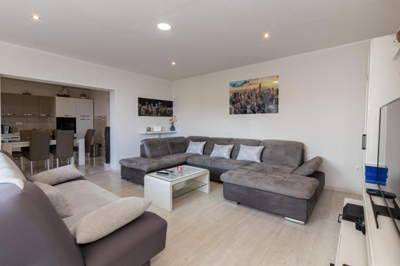 Navis Sea View Apartment With Pool Makarska Ngoại thất bức ảnh