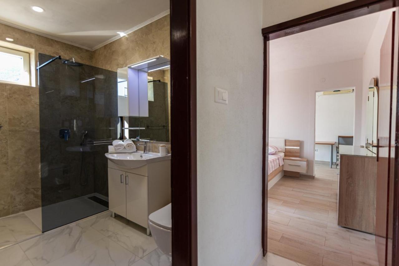 Navis Sea View Apartment With Pool Makarska Ngoại thất bức ảnh